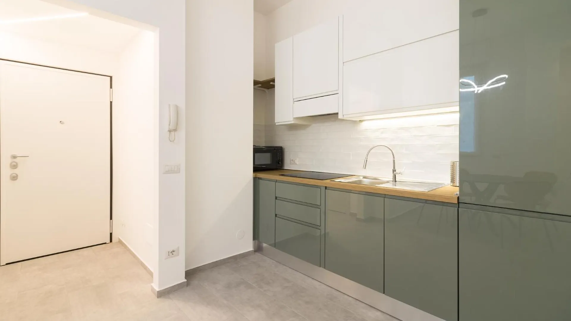 Gioia Suite - Sopra La Metro Sondrio Milan 0*,  Italy