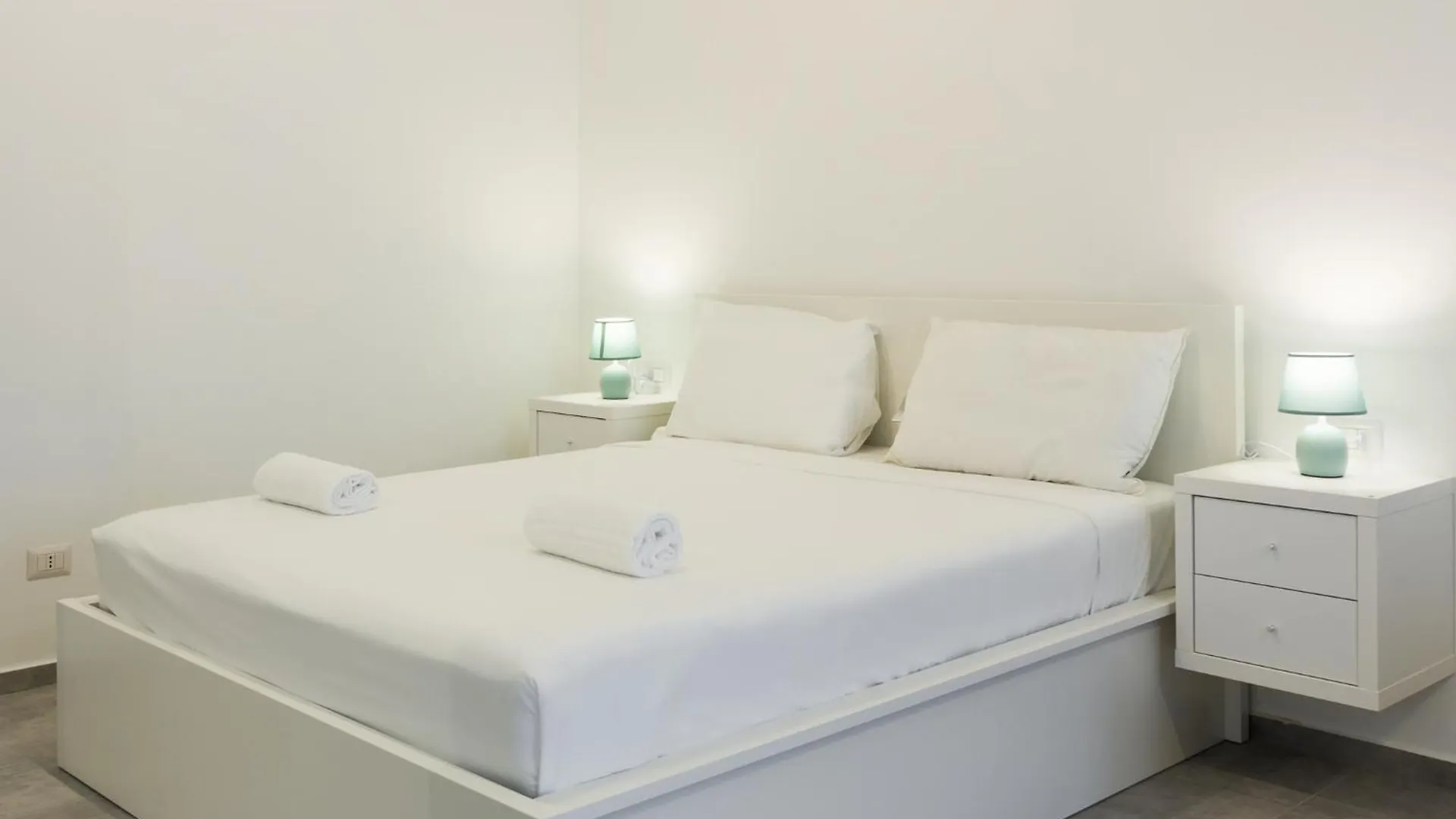 Gioia Suite - Sopra La Metro Sondrio Milan 0*,